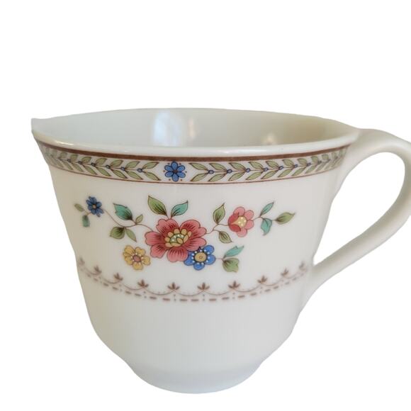 Vintage 1976 Royal Doulton England Kingswood Pattern Coffee Cups Set of 3 - Picture 1 of 8